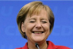 Ангеле Меркель за шиворот вылили 3 литра пива, случайно