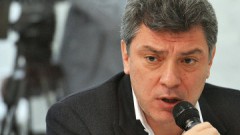 Немцов предупреждает о политической забастовке