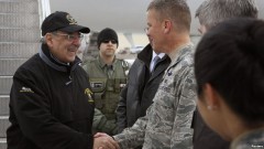 Глава Пентагона неожиданно прибыл в Киргизию