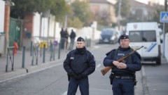 В Тулузе идет захват подозреваемых в нападении на колледж, уже ранены 2 полицейских