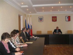 В Каменске-Шахтинском мэр провел совещание по вопросам наведения порядка территорий после зимы