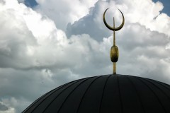 В дагестанском Буйнакске убиты имам мечети и полицейский