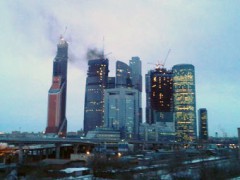 В деловом центре «Москва-сити» загорелся строящийся небоскреб