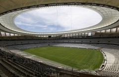 В ЮАР разваливается один из огромных стадионов, построенных к ЧМ-2010