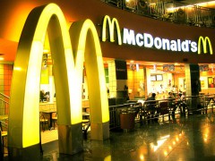 McDonald's заработал на любителях фастфуда 1,2 млрд долларов