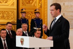 Медведев: Сейчас нет никакой необходимости повышать налоги