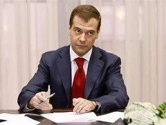 Медведев предложил депутатам трех регионов рассмотреть кандидатуры на пост губернаторов