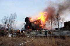 В Архангельске сгорел деревянный дом, строящийся для Книги рекордов Гиннеса