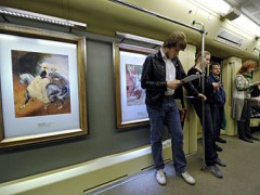 В московском метро можно сесть на поезд «Акварель» с репродукциями Малевича и Врубеля
