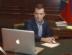 Медведев: Я представил такую структуру кабмина президенту для утверждения намеренно
