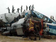 В Индии столкнулись поезда, погибли 25 человек