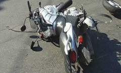 Иномарка сбила мотоцикл в центре Москвы, мотоциклист скончался на месте