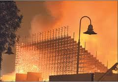 Как минимум 19 человек, из которых 13 — дети, погибли сегодня в результате пожара в ТРЦ в Дохе