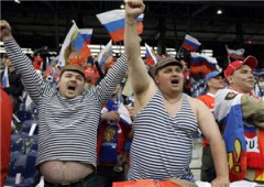 МВД очень просит российских футбольных фанатов не уронить честь на Евро-2012