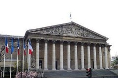 Порноактриса борется за место в парламенте Франции
