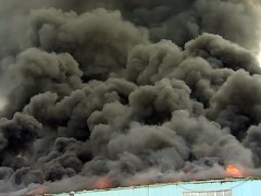 Сильный пожар, произошедший на складе лакокрасочных материалов в Москве, локализован
