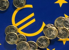 Впервые с декабря 2011 года курс евро превысил отметку в 42 рубля