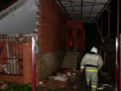 В Лабинске спасатели извлекли из-под обломков рухнувшего дома человека