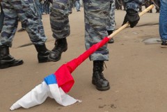 За надругательство над Государственным флагом жителя Ростовской области лишат свободы на 9 месяцев