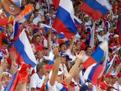 УЕФА штрафует Россию из-за поведения болельщиков