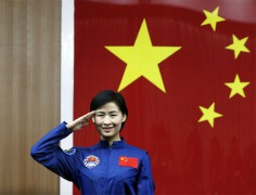 Первой в Китае женщиной-космонавтом стала 34-летняя майор китайских ВВС