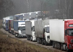 На латвийско-российской границе скопились более 200 машин