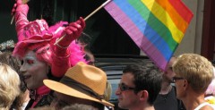 Гей-парад в составе 3 человек разогнали в Петербурге