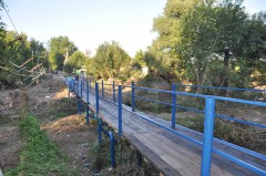 120 волонтеров заново отстроили мост близ Крымска