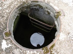 В Кировской области в канализационном колодце погибли трое рабочих