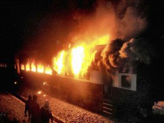 В Индии при пожаре в поезде погибли 47 человек