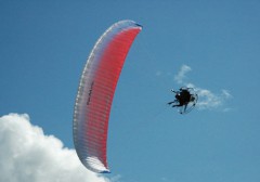 Глава Ингушетии открыл Всероссийские соревнования, прыгнув с парашютом