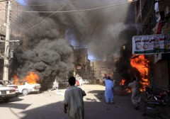 В результате двойного теракта на рынке в Пакистане пострадали 23 человека