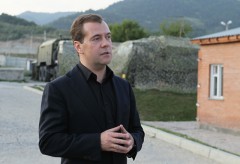 Медведев посоветовал МИД Грузии не учить его жизни