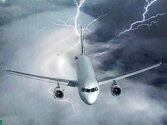 Во Франции удар молнии стал причиной крушения самолета с туристами
