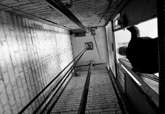 Погиб в лифте по вине электромеханика житель ставропольской многоэтажи