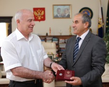 Глава Адыгеи стал заслуженным деятелем науки Дагестана