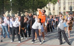 800 человек приняли участие в массовой зарядке в Краснодаре