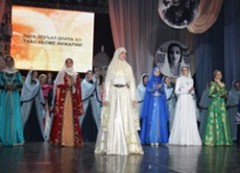 В Чечне матери погибших сотрудников МВД награждены медалями «Материнская слава»