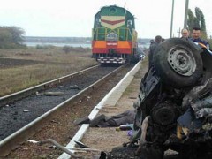 В Молдавии два человека погибли в результате столкновения автомобиля с поездом