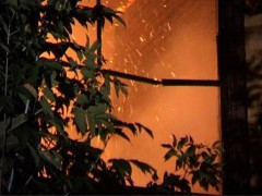В Сочи при пожаре в бараке эвакуировали 20 человек