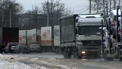 На трассе М-10 в Тверской области снова образовался серьезный затор