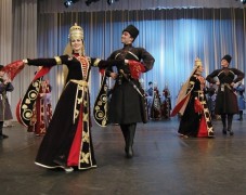 Адыгейский ансамбль «Нальмес» выступил для кубанцев