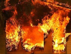 Пожар в Новокузнецке: два человека погибли, восемь пострадали
