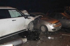 В Краснодаре водитель иномарки сбила светофор и врезалась в 3 машины
