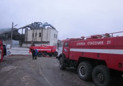 Во время ночного пожара на маслозаводе в Кропоткине пострадали пятеро рабочих