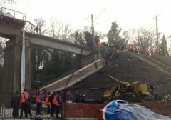 Во время ремонта на участке Сочи-Дагомыс обрушился пролет железнодорожного моста
