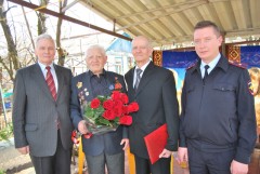Сотрудники вневедомственной охраны поздравили полковника милиции в отставке Алексея Яцкова с 90-летием