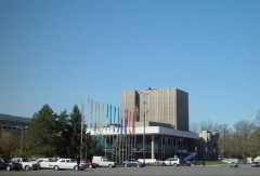 Здание Русского драмтеатра в Бишкеке «заминировали» по телефону