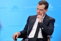 Медведев поручил до 2016 года решить проблему очередей в детсады
