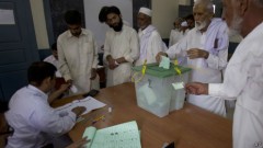 В Пакистане звавершились первые демократические выборы